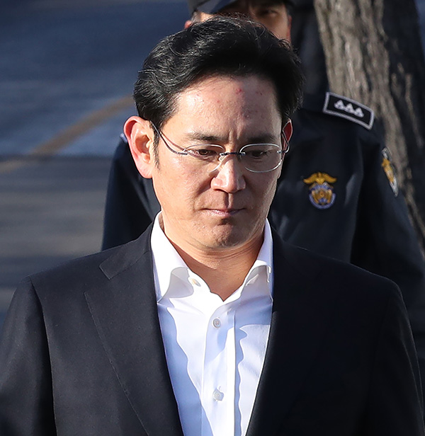 2018년 2월 5일 '국정농단' 항소심 선고 뒤 서울구치소에서 풀려나는 이재용 부회장./ ⓒ연합뉴스