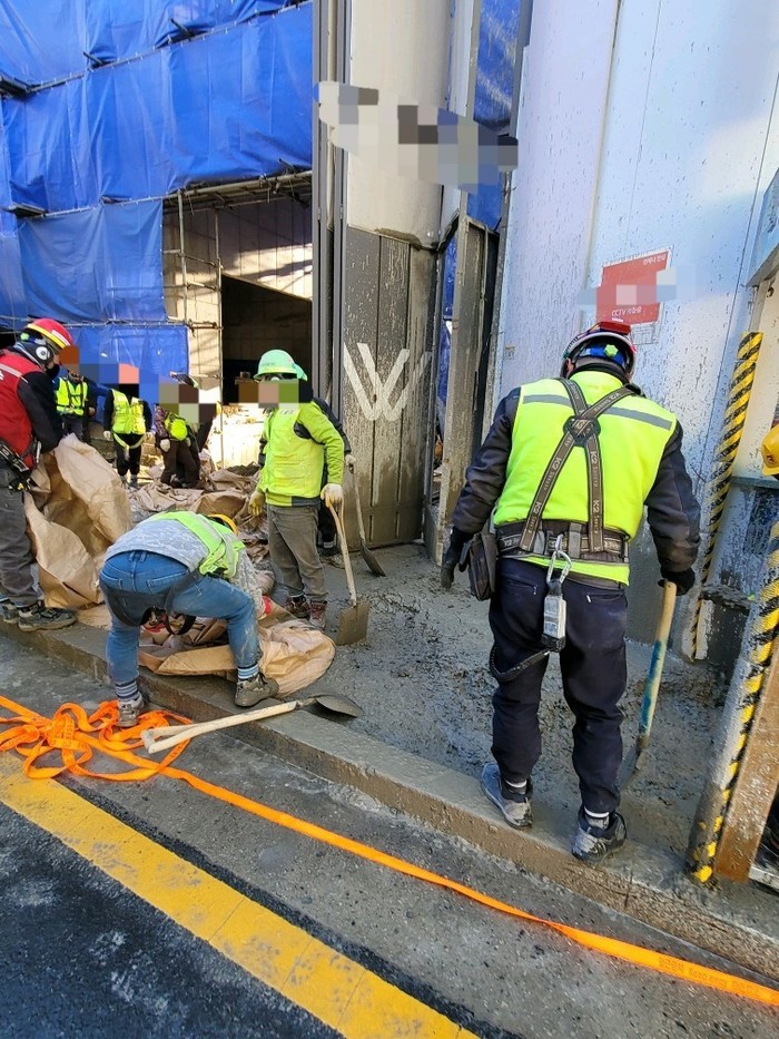 지난 13일 거푸집이 터지는 사고가 발생한 아파트 공사현장
