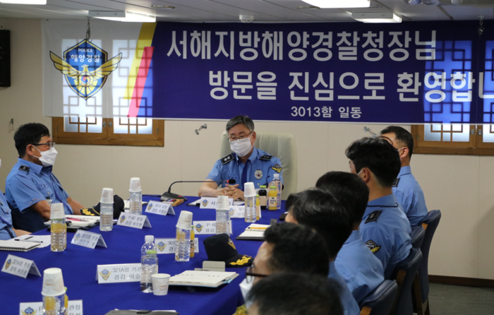 김종욱 서해해경청장이 전북 군산지역 치안현장 점검을 통해 직원들과 소통의 간담회를 가졌다.