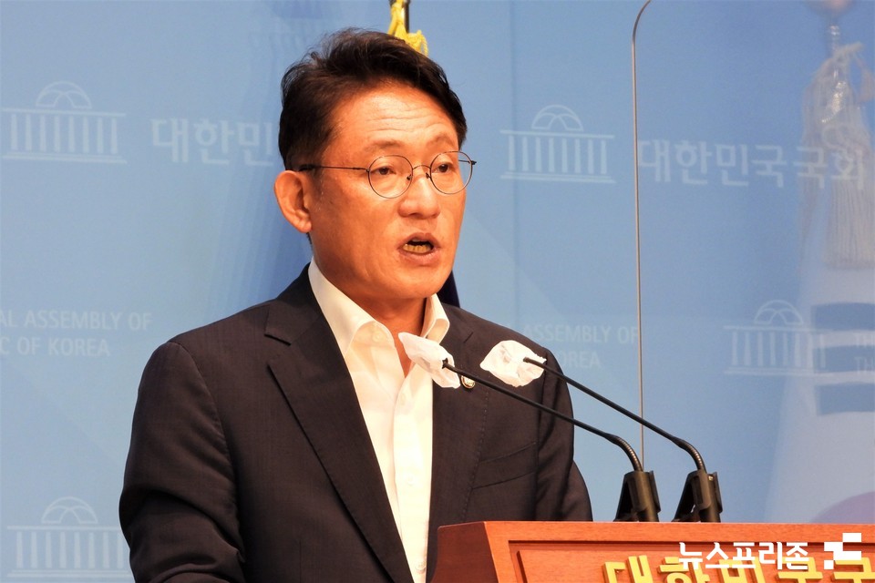 배진교 정의당 의원이 20일 서울 여의도 국회 소통관에서 기자회견을 하고 있다. (사진=김정현 기자)