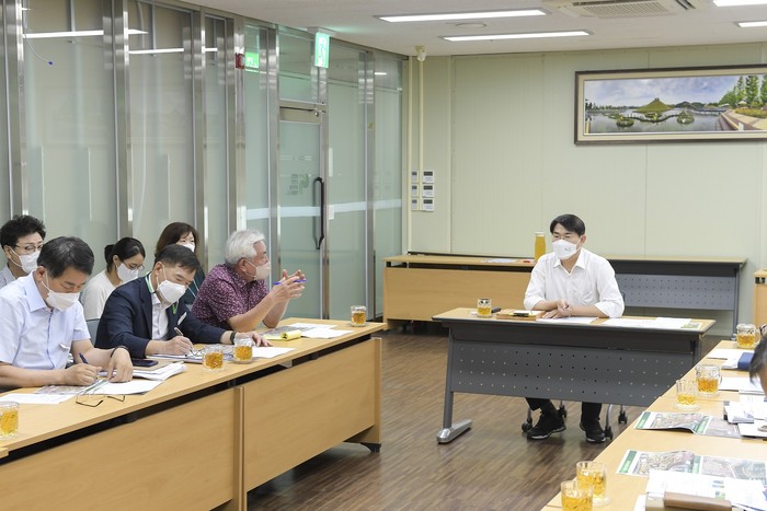 노관규 순천시장이 정원박람회 추진상황 점검 회의를 주재하고 있다.
