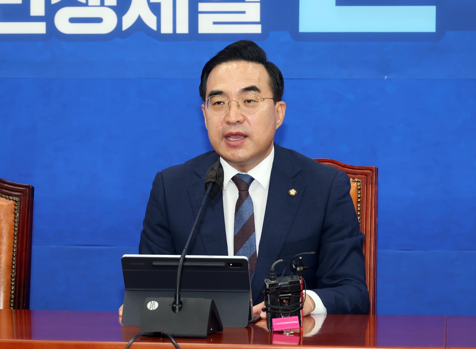 박홍근 더불어민주당 원내대표가 15일 오전 국회에서 열린 정책조정회의에서 발언하고 있다. (사진=연합뉴스)