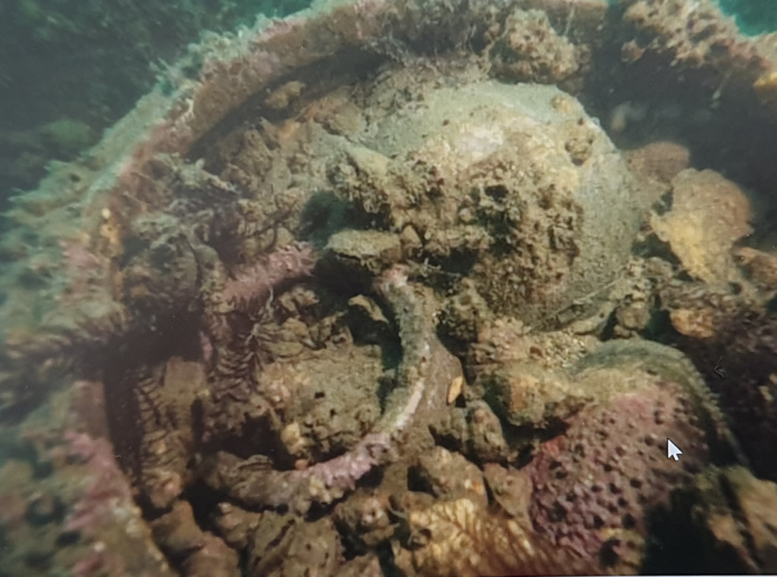국립해양문화재연구소가 고흥군 소록화도 해역에서 발견한 겹겹이 포개져 선적돼있는 옹기들,
