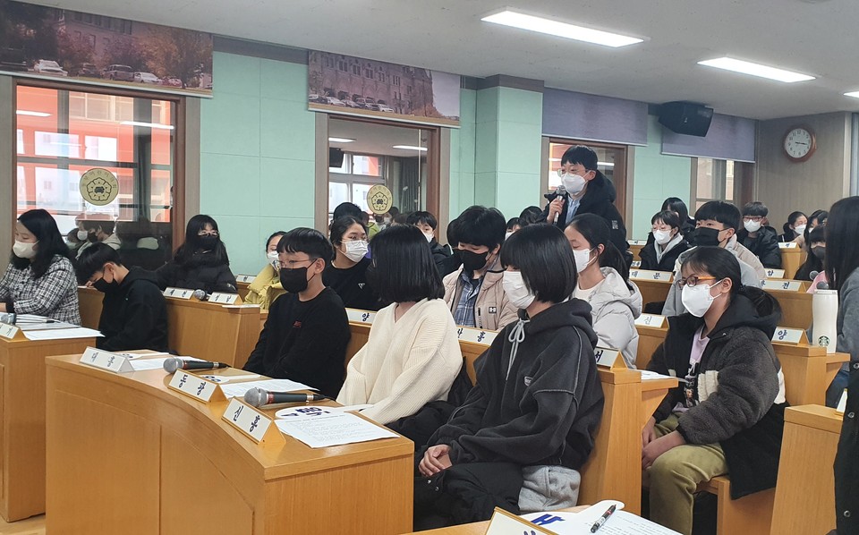 대전동부교육지원청이 1일 대전대흥초등학교 어린이의사당에서 '2022학년도 제3회 동부 초등학교 학생의회'를 개최했다.(사진=대전동부교육지원청)