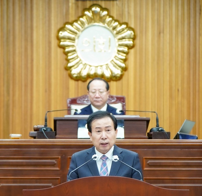 박홍률 목포시장이 목포시의회 임시회에서 시정연설을 통해  2023년도 시정운영 방향을 밝혔다.(사진=목포시)