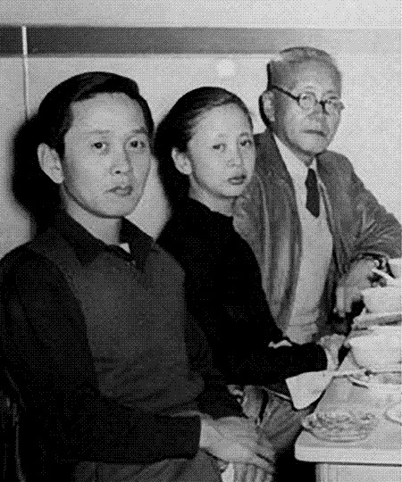 1948년 미국 로스앤젤레스에서 찍은 가족사진. 왼쪽부터 현피터, 현앨리스 남매, 부친인 현순 목사다.