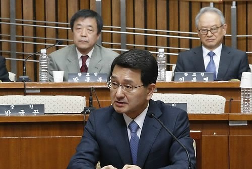 ↑ 박상옥 대법관 후보자가 지난 7일 오후 국회에서 열린 인사청문회에서 의원들의 질의에 답변하고 있다.