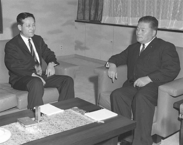 한일협정을 타결한 김종필-오히라 회담. 왼쪽이 김종필 당시 중앙정보부장 