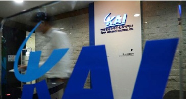 ▲ 검찰이 국내 최대 방산업체 한국항공우주산업(KAI)의 원가조작 비리 혐이 등에 대해 본격 수사에 착수했다. 사진은 14일 오후 압수수색이 진행 중인 KAI 서울사무소 모습.