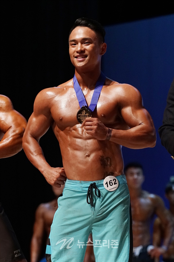 [포토] 이성재, '피지크 쥬니어 부문 1위 차지~'(아시아그랑프리)