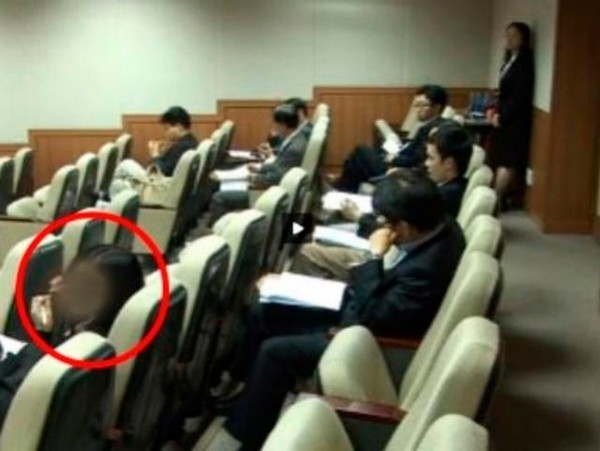 조국 법무장관의 딸(빨간 원 안)이 2009년 5월 15일 서울대 법대 공익인권법센터가 개최한 국제 학술대회에 참석한 증거로 공개된 사진/정경심 교수 변호인단 제공