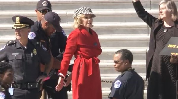 美배우 제인 폰다, 워싱턴 DC서 기후 변화 시위 중 체포(출처: BBC동영상 캡처)