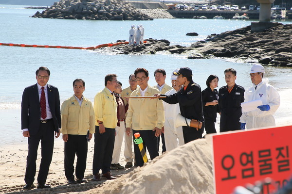 사천시는 지난 11일 남일대 해수욕장에서 민·관·군 해안방제 합동훈련을 실시했다./ⓒ사천시