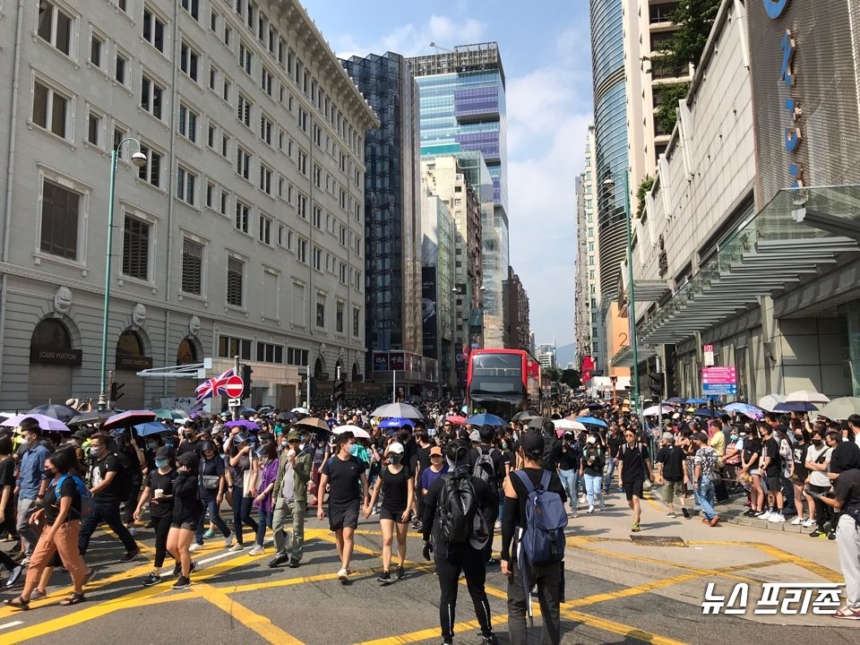 현재 홍콩은 10대를 중심으로 시위를 하고 있다.