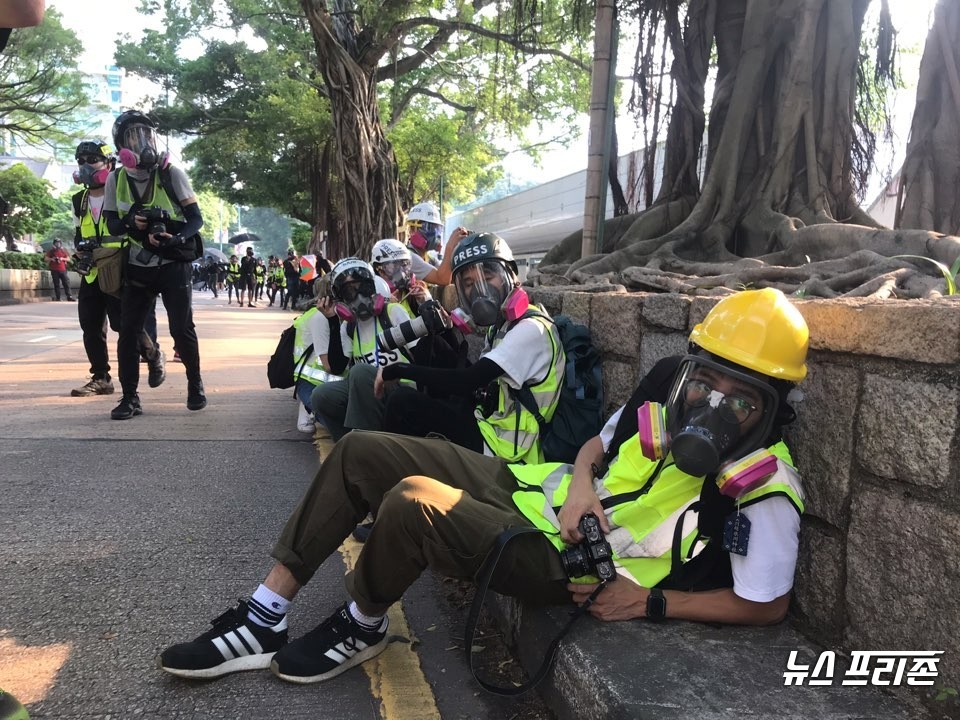홍콩은 현재 경찰의 강압진압으로 시민과 함께 10대의 주축이 된 학생들이 많은 피해를 보고 있다. ⓒ 뉴스프리존, 박훈규 기자