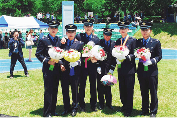 세종대 항공시스템공학과 졸업생들의 공군 장교 임관식 모습