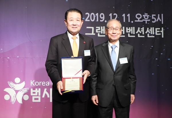 박주선 의원이 범시민사회단체연합이 선정한 ‘좋은 정치인상’을 수상했다./ⓒ박주선 의원실