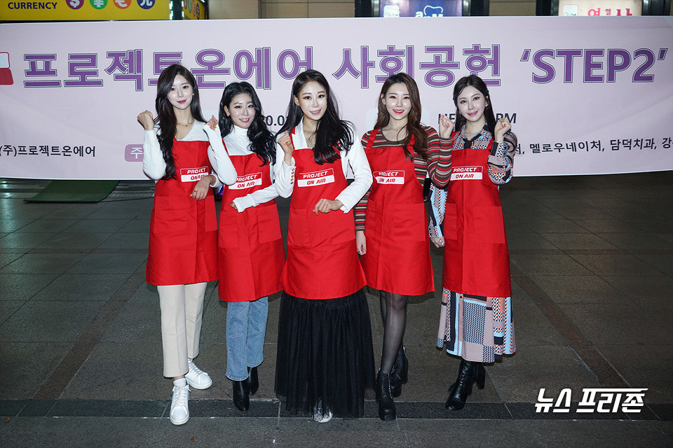 ▲ (왼쪽부터) 프로젝트 온에어 자원봉사단 박시아, 김나희, 조한솔, 김지송, 맹수민 / ⓒ이대웅 기자