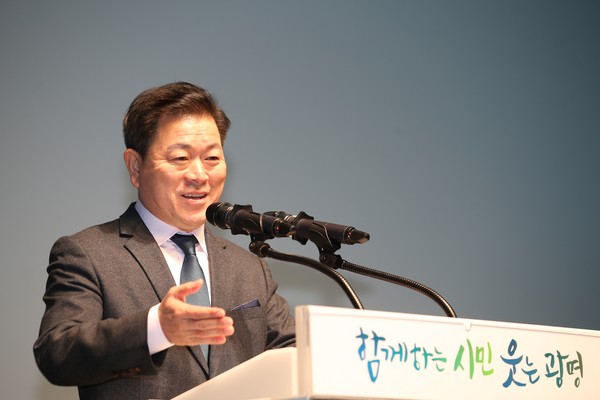박승원 광명시장이 2020년 시정방향을 이야기 하고 있다. ⓒ광명시청