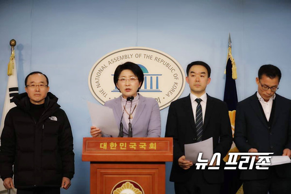 사진은 박주현 민주평화당  수석대변인이   지난 10일 국회 정론관에서  브리핑하고 있는 모습ⓒ뉴스프리존