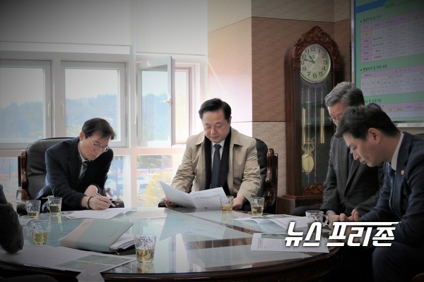 김두관의원(양산시을 예비후보)은 19일 양산시 주진동에 위치한 웅상출장소를 방문해 ‘웅상 종합 행정타운 조성’ 약속했다