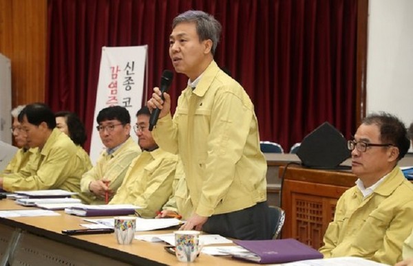 전주시가 김승수 시장을 주재로 코로나19 지역감염 예방을 위한 대책회의를 하고 있다.
