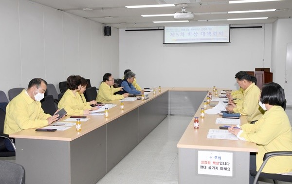 광주광역시의회는 24일 시의회 1층 시민소통실에서 코로나19 감염증의 광주지역 차원의 대응방안을 모색하기 위한 비상대책회의를 개최했다./ⓒ광주시의회