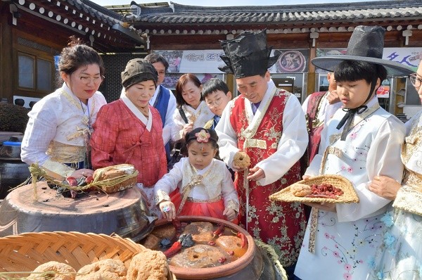 순창군은 올해도 우리 고유의 전통문화인 전통 장(醬) 담그기를 체험할 수 있는 전통 장(醬) 문화학교를 올해도 진행한다/ⓒ순창군
