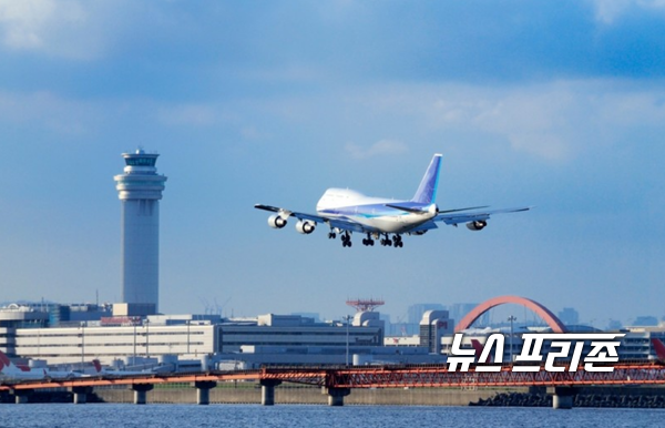 사진은 인천국제공항에서 비행기가 이륙하는 모습ⓒ뉴스프리존
