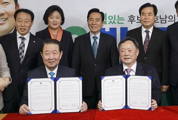 박주선 후보는 한국주민자치중앙회와 주민자치를 실질화하기 위한 정책협약을 맺었다./ⓒ박주선 후보 사무소