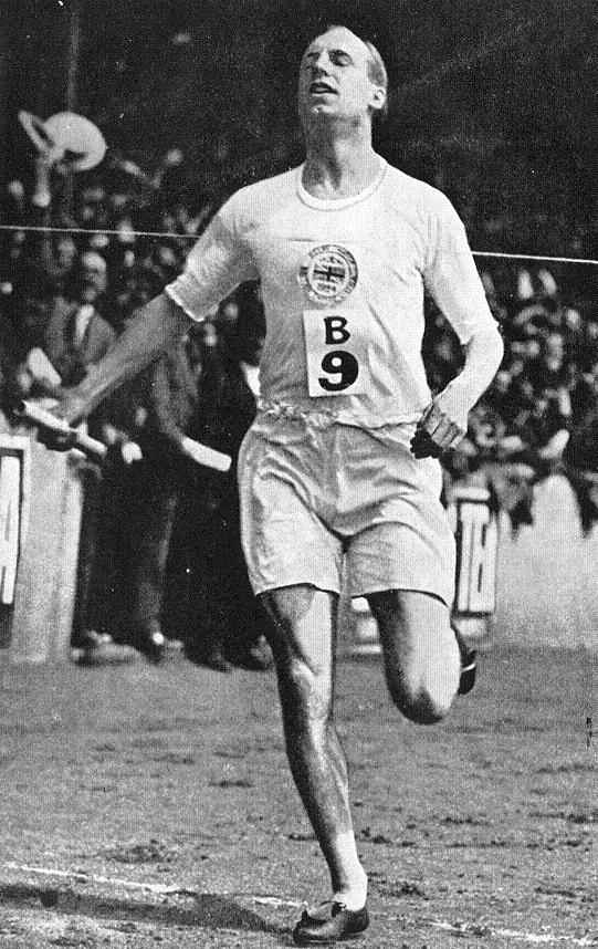 에릭의 나이 23세 때인 1925년 7월 11일, 우승 후보들을 제치고 가장 먼저 결승점을 통과해 자신을 비난하던 영국 국민에게 금메달을 안겨주었다.