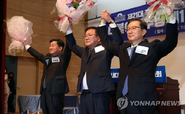 7일 국회에서 열린  더불어민주당  당선인 의원 총회에서 4선의 김태년 의원이  신임 원내대표로 선출됐다.
