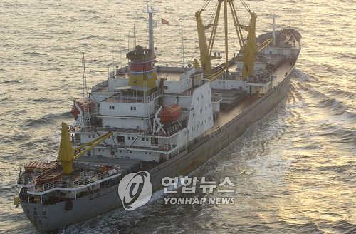5.24 조치 전인 2005년 제주해협을 통과하는 북한 선박2005년 8월16일 오전 북한 화물선 대동강호가 남북 분단 이후 처음으로 제주해협을 통과하는 모습.