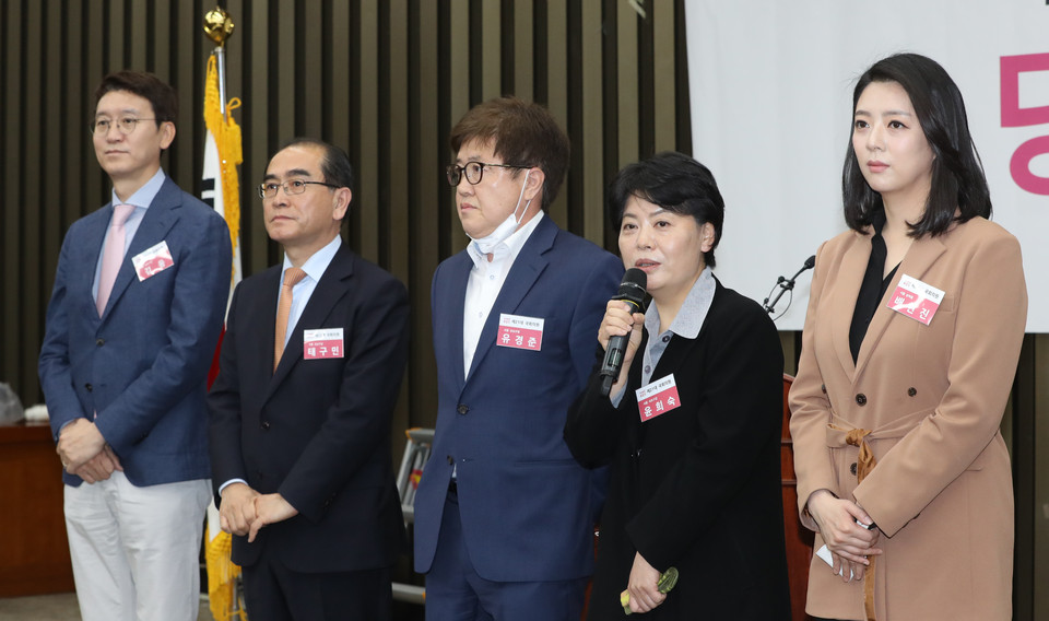 지난 4월 28일 국회에서 열린 미래통합당 당선자 총회에서 인사말하는 윤희숙 의원(오른쪽에서 2번째)