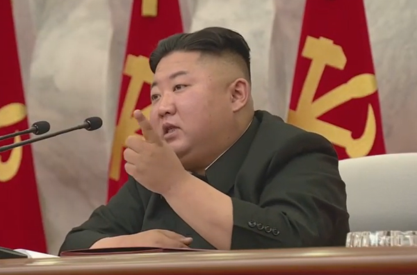 북한 국무위원회 위원장이 발언하고있다.