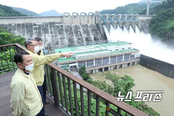 박재현 사장은 8월 4일 충주댐에서 한강수계 홍수 대응상황을 직접 점검하고, 철저한 방재근무 및 시설 관리를 당부했다./ⓒ=한국수자원공사