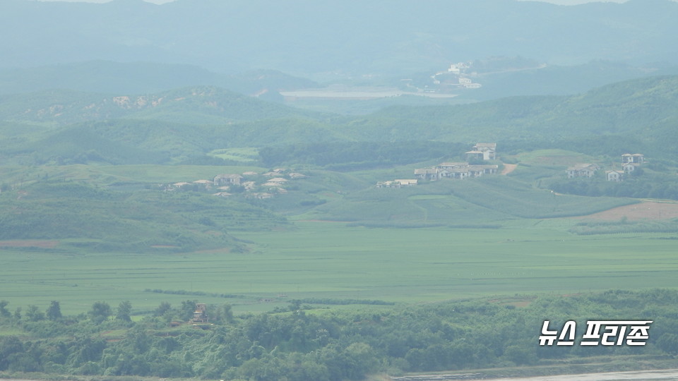 사진: 경기 연천군에서 바라본 북한의 모습