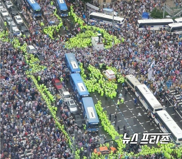 지난 15일 광화문 광장에서 보수집회현장모습 ⓒ 뉴스프리존 2020.8.15