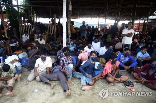7개월 바다 떠돈 로힝야 난민 약 300명, 인도네시아 해변 상륙[AFP=연합뉴스]