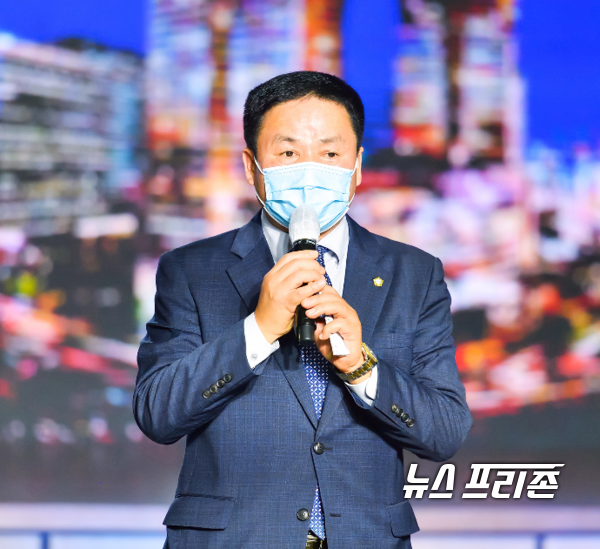 사진은  이황수 송파구의회 의장이 지난 23일 개막된 '2020 온택트 한성백제문화제'에서  축사를 하고 있다. ⓒ 송파구의회