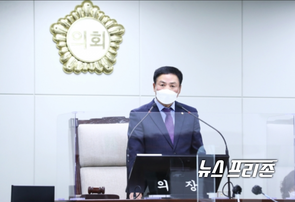 사진은 이황수 송파구의회 의장이  20일 제281회 임시회를 개회하고 있다.