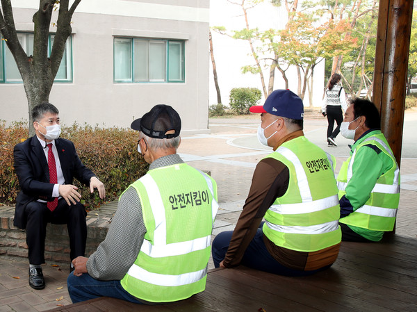 홍인성 인천 중구청장 어린이놀이터 안전환경 정착에 앞장