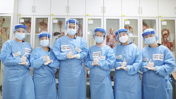 HJ매그놀리아의료재단(왼쪽에서 3번째 김종형 부원장)과 선문대 자원봉사자들./ⓒ선문대학교