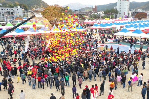 '2020 한국의 축제(Festivals in Korea) 캠페인' 우수 지역축제 20선에 선정된 ‘청송사과축제’/Ⓒ청송군