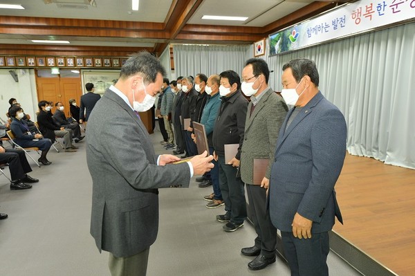 전북 순창군이 1일 군청 3층 대회의실에서 12월 월례조회를 갖고 가졌다/ⓒ순창군