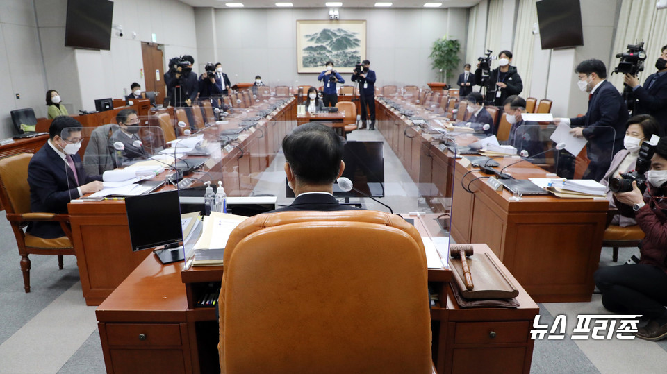 고위공직자범죄수사처장 후보추천위원회가 지난 18일 국회에서 제5차 회의를 열고 있다. 자료사진 Ⓒ연합뉴스