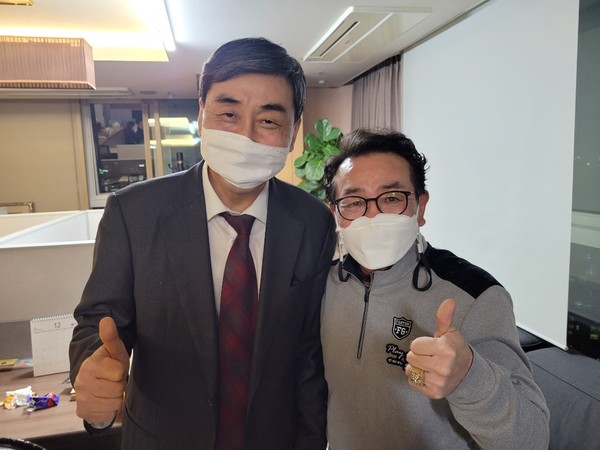 김광선 KBS해설위원(왼쪽)이 이종걸 대한체육회장 후보 지지선언을 했다. (사진=이종걸 후보)