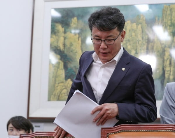 진성준 의원 (사진출처: 한국경제 2020.12.22)