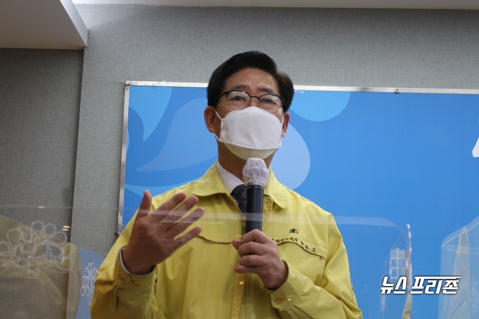 양승조 지사는 29일 도청 프레스센터에서 기자회견을 열고 정의로운 전환을 위한 보령화력 1·2호기 조기 폐쇄 종합대책을 발표했다./ⓒ박성민기자