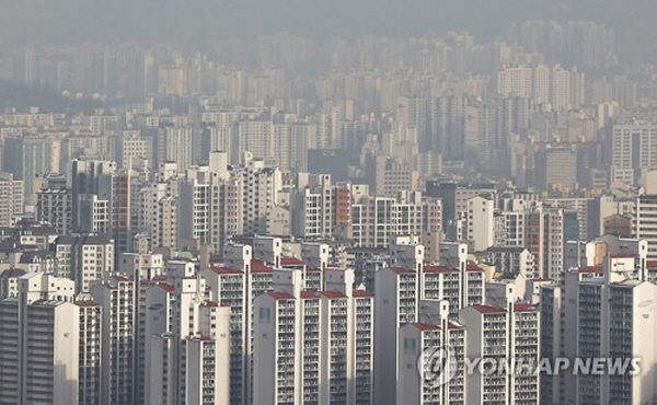 지금 서울은 개발될대로 개발된 '아파트 공화국'이다. 세계에서 가장 인구밀도가 높은 지역 중 하나다. 서울의 어느 지역을 가도 고층아파트나 고층 건물을 쉽게 발견할 수 있다. / ⓒ 연합뉴스